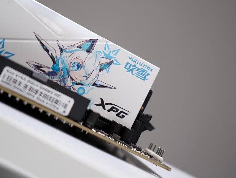 Z690吹雪主板颜值搭档：XPG龙耀DDR5吹雪联名内存评测