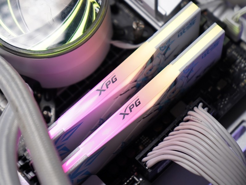 Z690吹雪主板颜值搭档：XPG龙耀DDR5吹雪联名内存评测