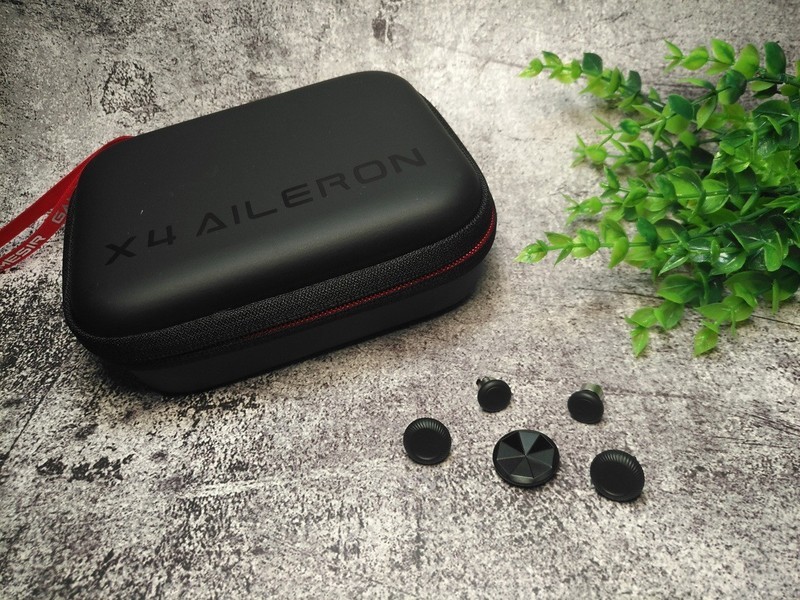 盖世小鸡X4幻蝶游戏手柄：让手机秒变掌机，随时畅玩手游