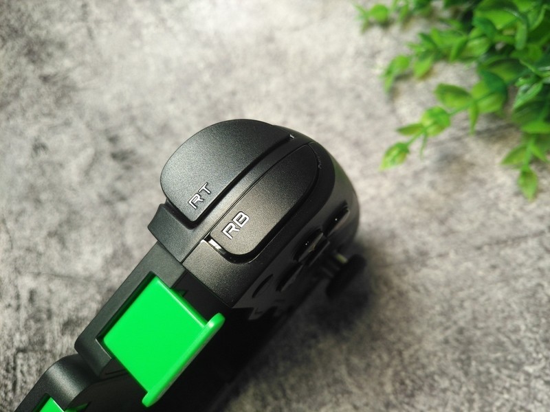 盖世小鸡X4幻蝶游戏手柄：让手机秒变掌机，随时畅玩手游