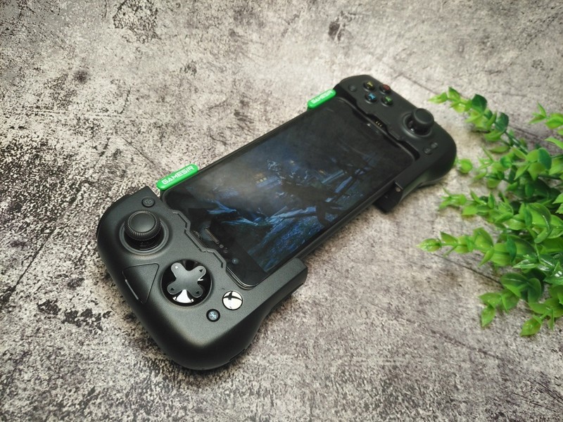 盖世小鸡X4幻蝶游戏手柄：让手机秒变掌机，随时畅玩手游