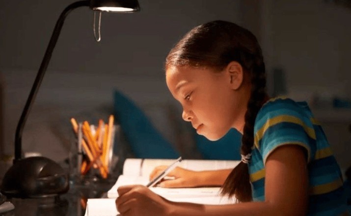 台灯护眼是真的吗？台灯怎么选对眼睛好？谈谈我两个月的使用感受