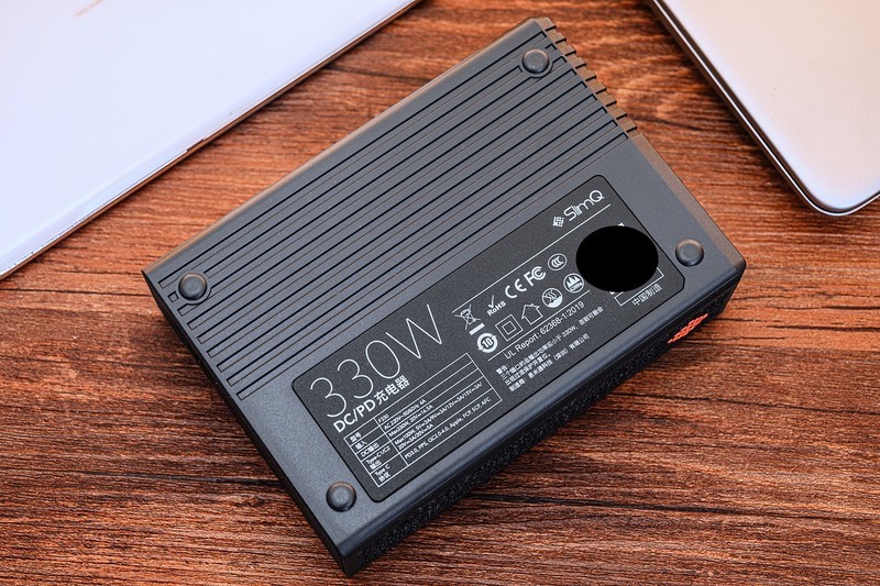 商拍、出差、桌面好帮手，游戏本手机平板全照顾，SlimQ F330氮化镓充电器