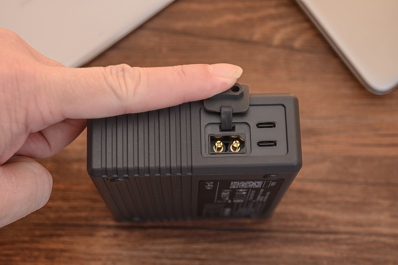 商拍、出差、桌面好帮手，游戏本手机平板全照顾，SlimQ F330氮化镓充电器