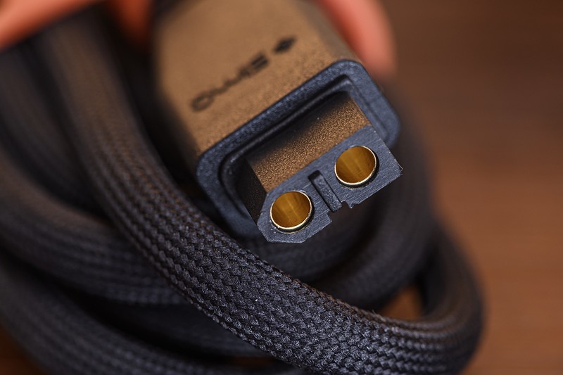 商拍、出差、桌面好帮手，游戏本手机平板全照顾，SlimQ F330氮化镓充电器