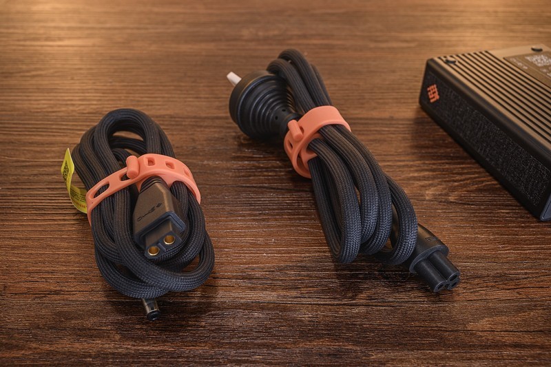 商拍、出差、桌面好帮手，游戏本手机平板全照顾，SlimQ F330氮化镓充电器