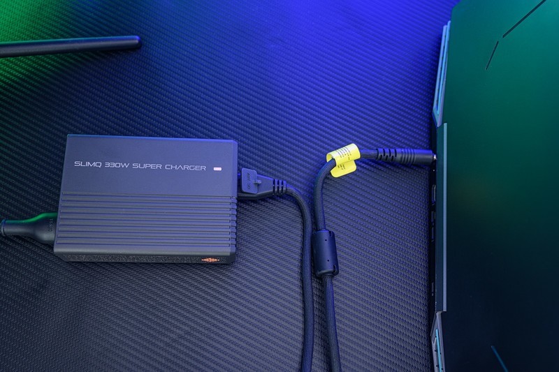 商拍、出差、桌面好帮手，游戏本手机平板全照顾，SlimQ F330氮化镓充电器