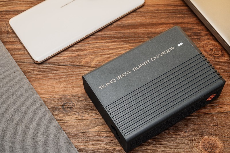 商拍、出差、桌面好帮手，游戏本手机平板全照顾，SlimQ F330氮化镓充电器