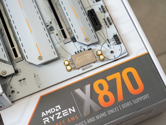 一键超频，游戏更省心，七彩虹CVN X870 ARK FROZEN方舟主板评测