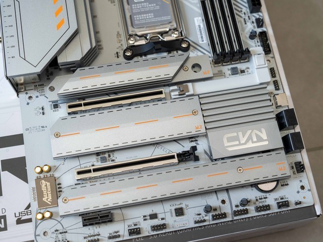 一键超频，游戏更省心，七彩虹CVN X870 ARK FROZEN方舟主板评测