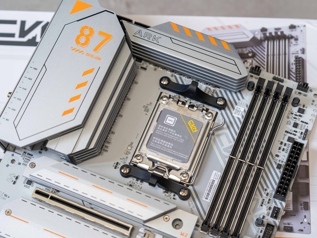 一键超频，游戏更省心，七彩虹CVN X870 ARK FROZEN方舟主板评测