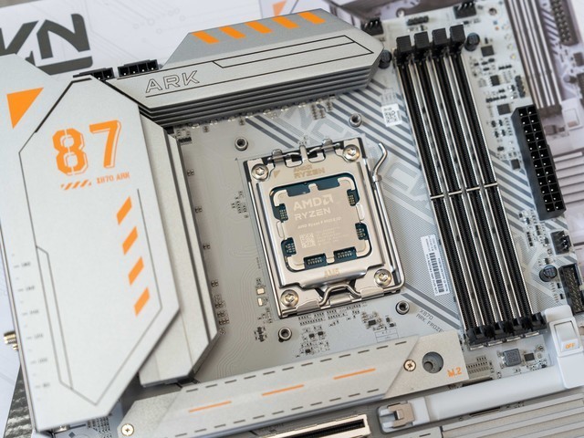 一键超频，游戏更省心，七彩虹CVN X870 ARK FROZEN方舟主板评测