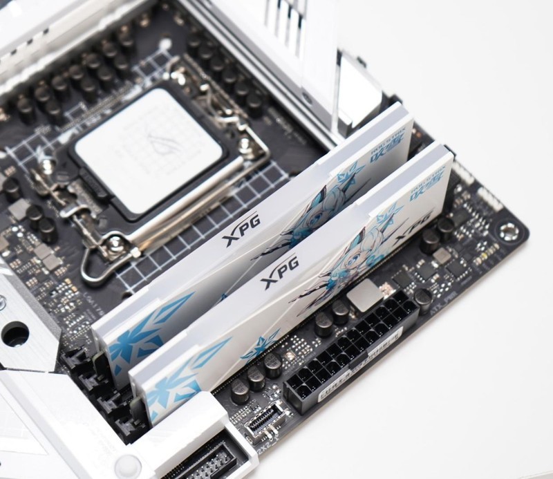 Z690吹雪主板颜值搭档：XPG龙耀DDR5吹雪联名内存评测
