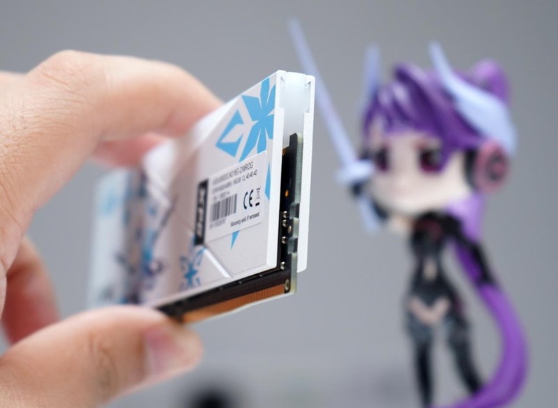 Z690吹雪主板颜值搭档：XPG龙耀DDR5吹雪联名内存评测