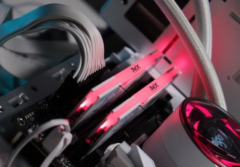 Z690吹雪主板颜值搭档：XPG龙耀DDR5吹雪联名内存评测