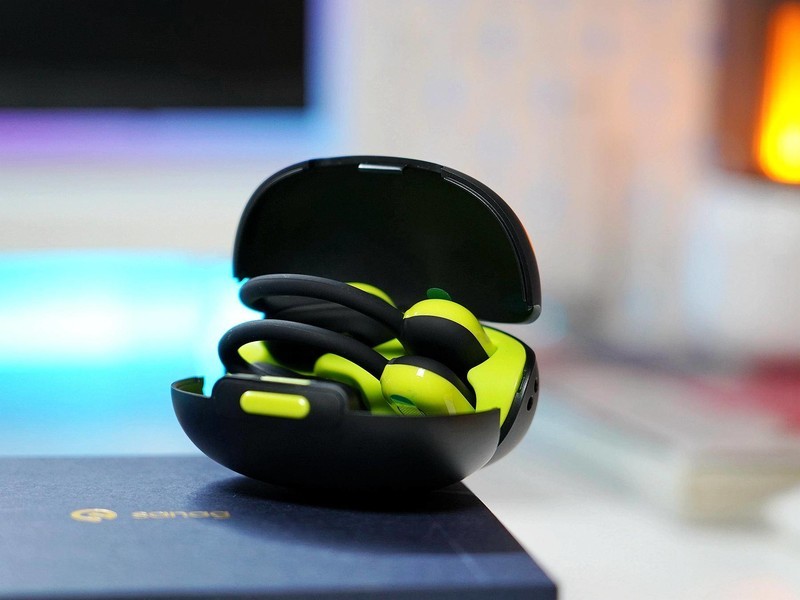 见过sanag的90°悬浮定位新概念气传导耳机吗？看看上手表现如何