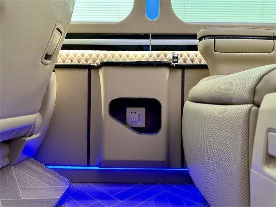 丰田考斯特商务车 考斯特12座内饰配置