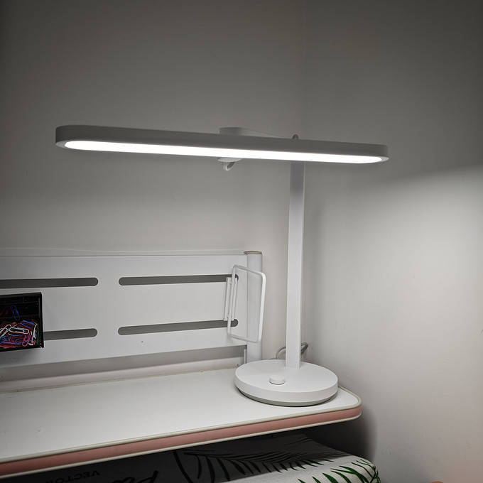 台灯护眼是真的吗？台灯怎么选对眼睛好？谈谈我两个月的使用感受