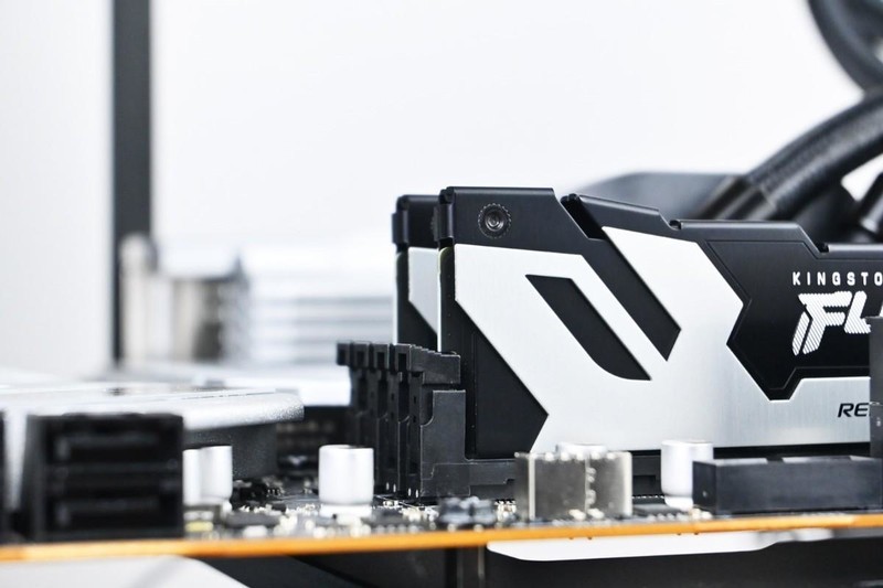 金士顿叛逆者DDR5 6400 48G内存套装开箱试玩：超频体质优秀+大容量