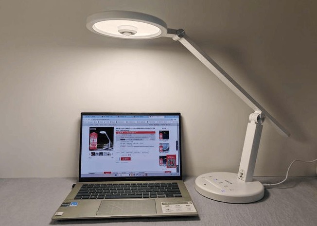 护眼台灯对预防儿童近视有帮助吗？劣质台灯毁眼不只是传言！