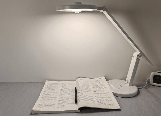 护眼台灯对预防儿童近视有帮助吗？劣质台灯毁眼不只是传言！