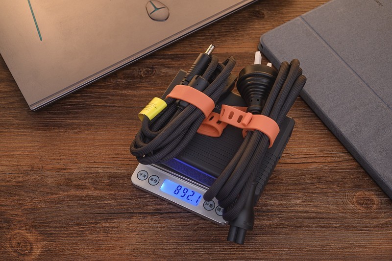 商拍、出差、桌面好帮手，游戏本手机平板全照顾，SlimQ F330氮化镓充电器