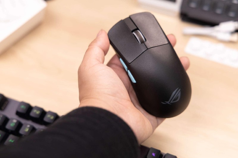 操作不好装备凑 ，舒适易用，ROG龙鳞ACE X AimLab合作版