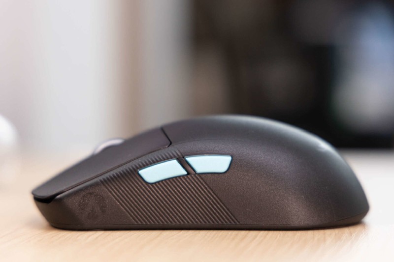 操作不好装备凑 ，舒适易用，ROG龙鳞ACE X AimLab合作版