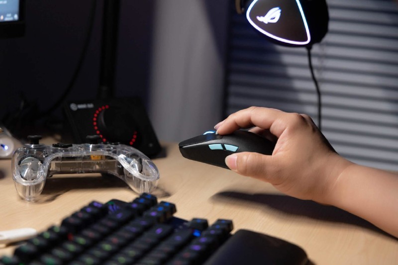 操作不好装备凑 ，舒适易用，ROG龙鳞ACE X AimLab合作版