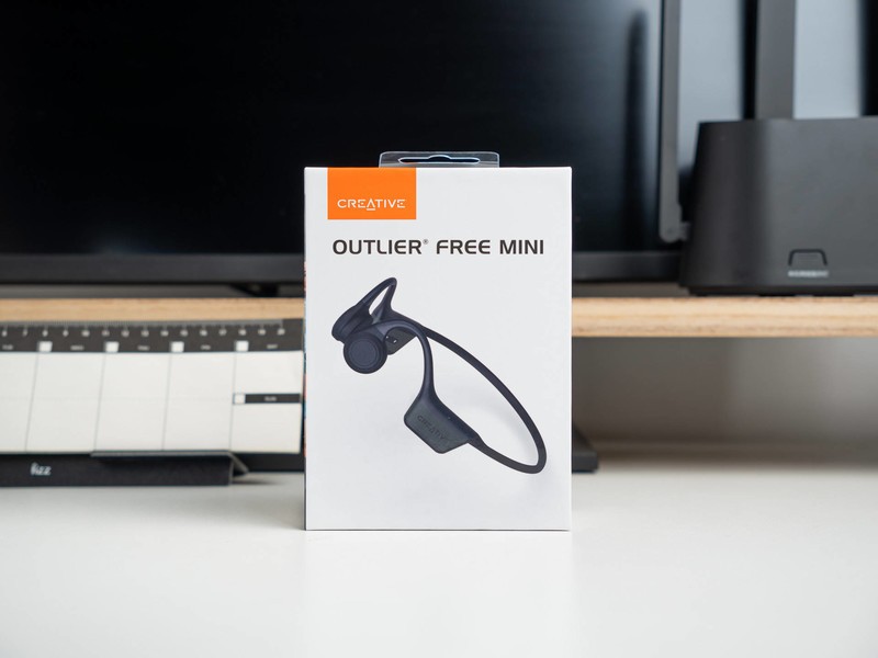 贴合舒适不入耳，创新科技 Outlier Free Mini 骨传导耳机