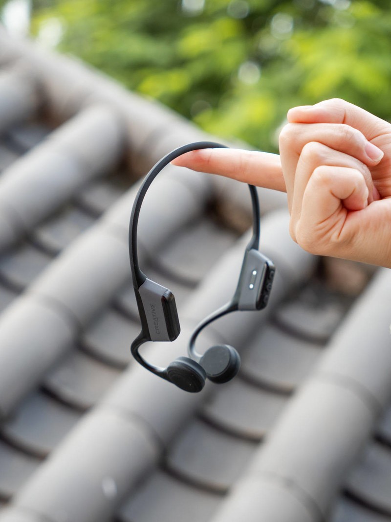 贴合舒适不入耳，创新科技 Outlier Free Mini 骨传导耳机