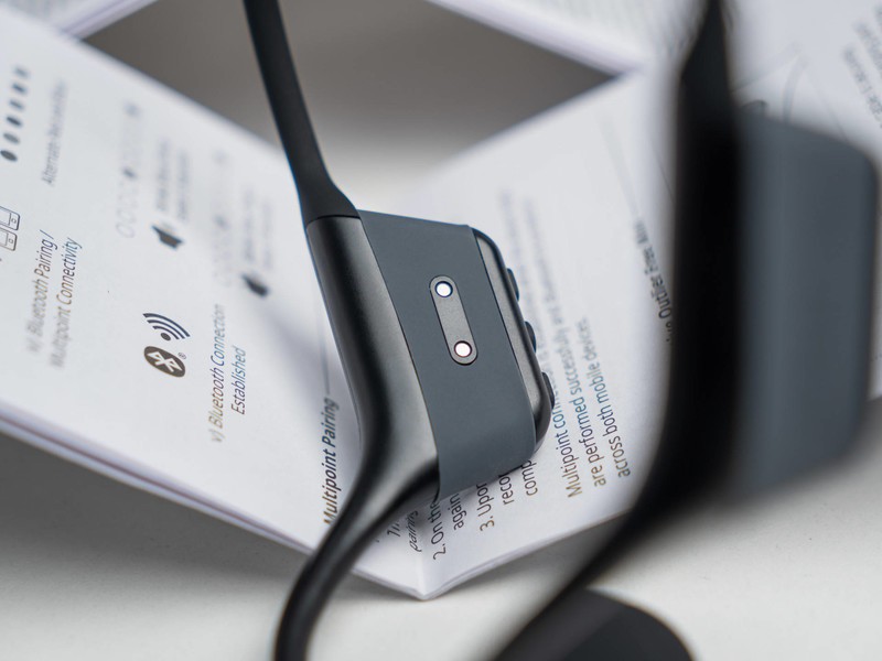 贴合舒适不入耳，创新科技 Outlier Free Mini 骨传导耳机