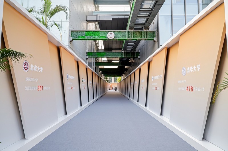 比亚迪30亿捐赠助力科教引热议，网友：技术与责任并驱的典范！