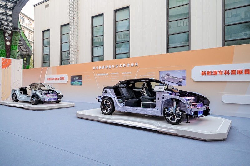 比亚迪30亿捐赠助力科教引热议，网友：技术与责任并驱的典范！