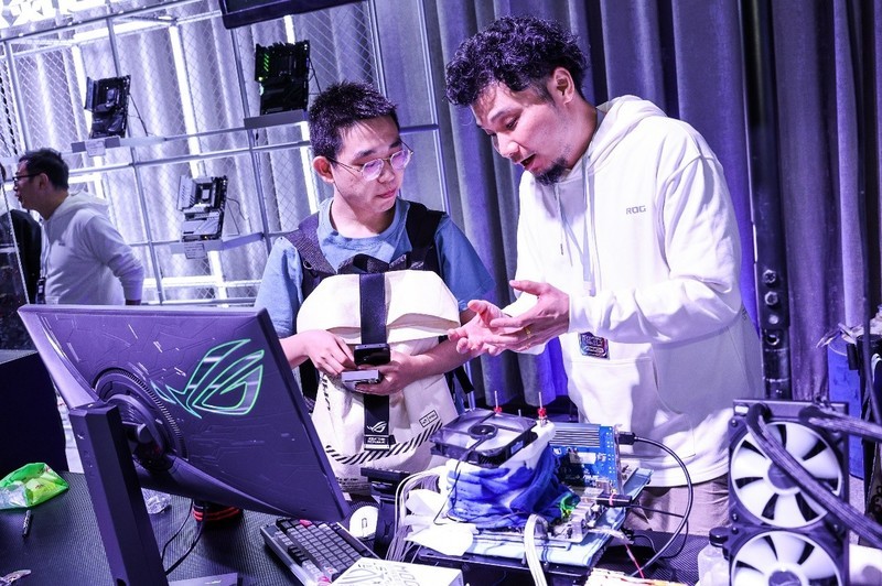 ROG DAY 2025 华硕主板秀出次世代战力