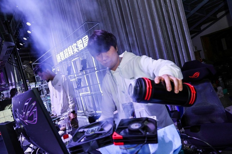 ROG DAY 2025 华硕主板秀出次世代战力