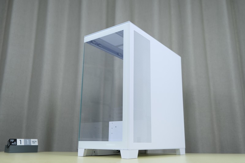 海景房天花板？展示硬件的绝佳橱窗：先马 新镜界 270°全透白色海景房机箱 上机体验