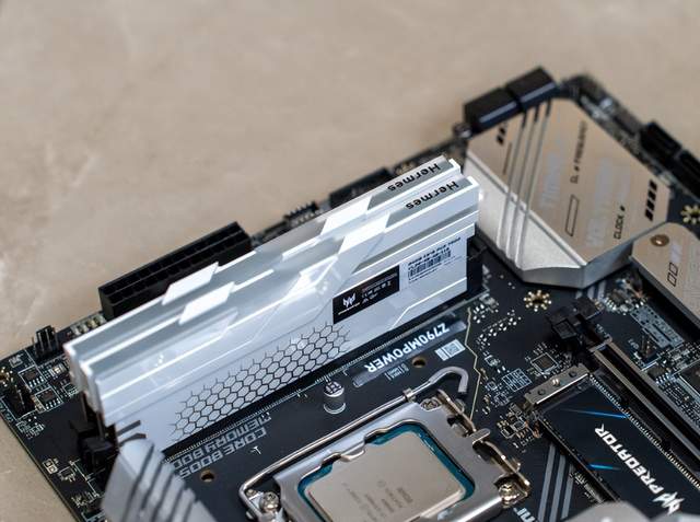 毕业级FPS小钢炮，泰坦军团P25M2S显示器晒单