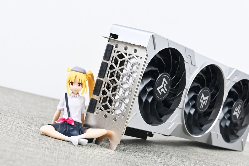 影驰RTX4070Ti SUPER金属大师OC开箱试玩：不将就的硬朗风格