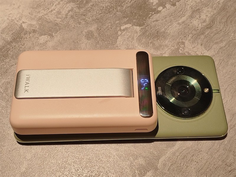 #iWALK# 可爱随行，很实用的iWALK爱沃可Qi2磁吸无线支架充电宝