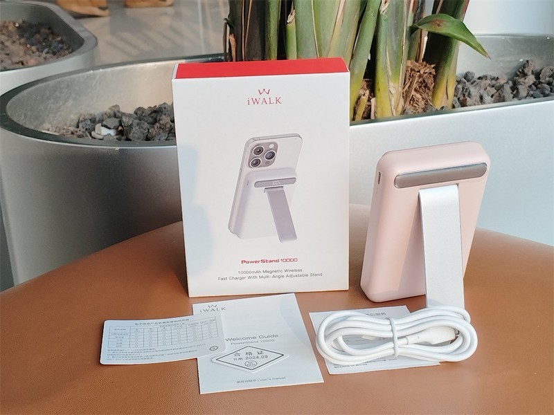 #iWALK# 可爱随行，很实用的iWALK爱沃可Qi2磁吸无线支架充电宝