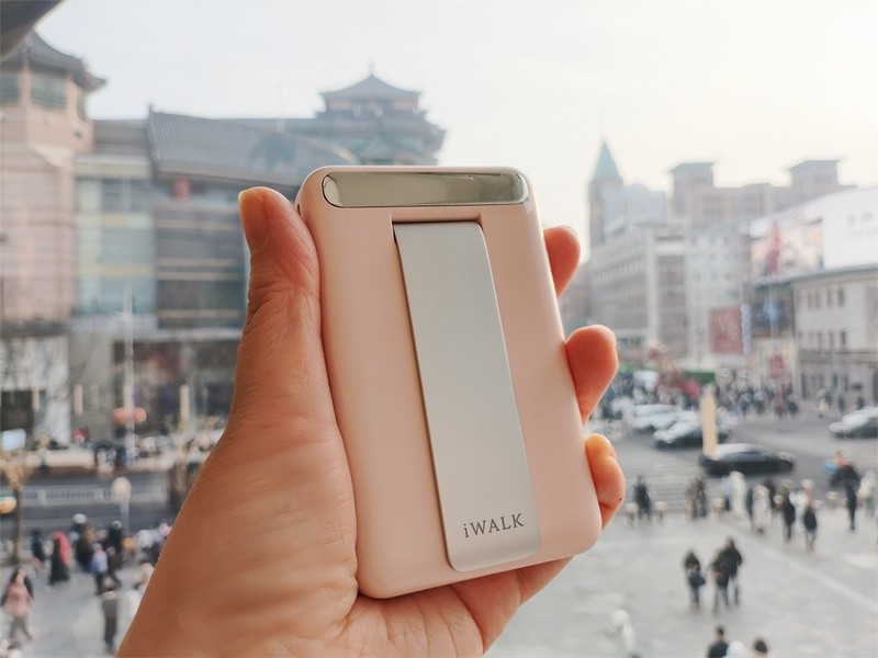 #iWALK# 可爱随行，很实用的iWALK爱沃可Qi2磁吸无线支架充电宝