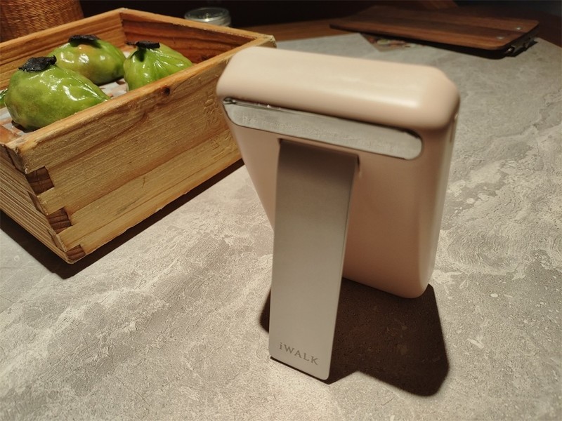 #iWALK# 可爱随行，很实用的iWALK爱沃可Qi2磁吸无线支架充电宝