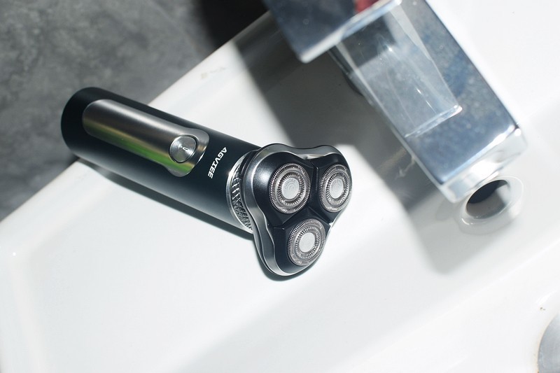 千元级发烧性能+净剃黑科技，打造0残留剃须体验，未野MAX剃须刀