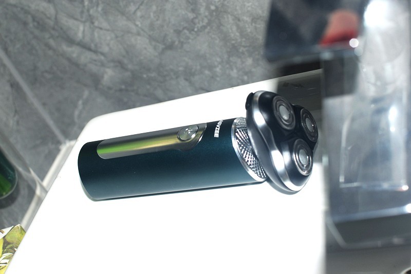 千元级发烧性能+净剃黑科技，打造0残留剃须体验，未野MAX剃须刀