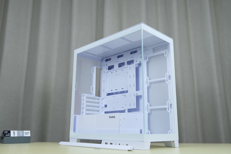 海景房天花板？展示硬件的绝佳橱窗：先马 新镜界 270°全透白色海景房机箱 上机体验