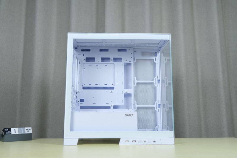 海景房天花板？展示硬件的绝佳橱窗：先马 新镜界 270°全透白色海景房机箱 上机体验