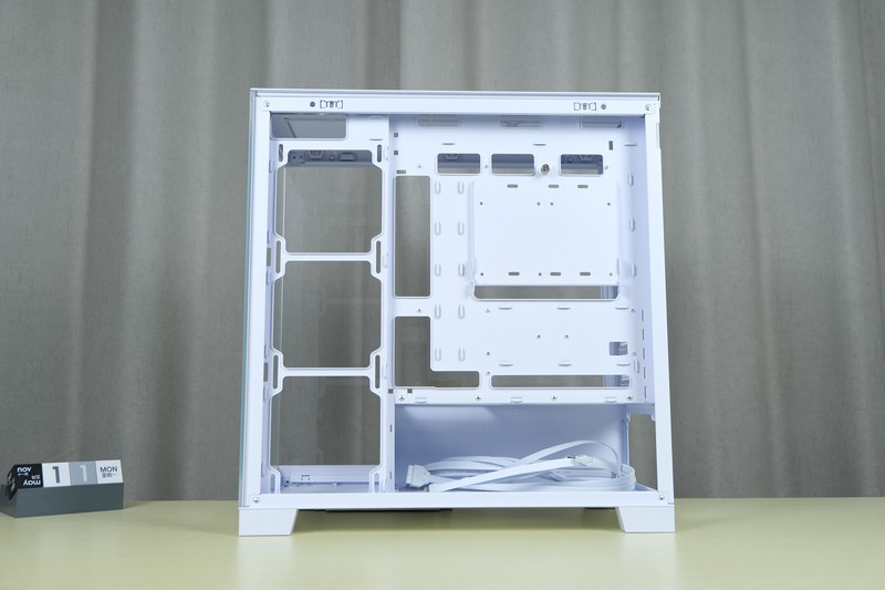 海景房天花板？展示硬件的绝佳橱窗：先马 新镜界 270°全透白色海景房机箱 上机体验