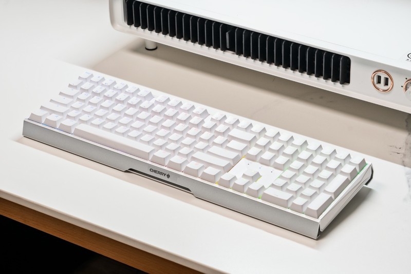 冬天玩电脑手冷？不妨试试这几个神器