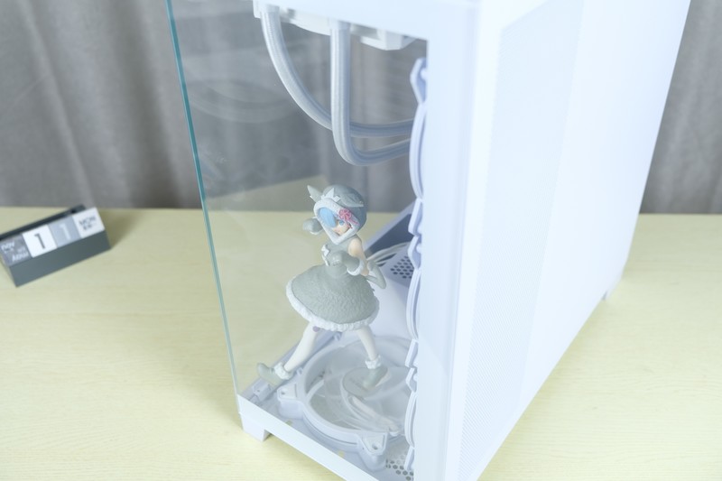 海景房天花板？展示硬件的绝佳橱窗：先马 新镜界 270°全透白色海景房机箱 上机体验